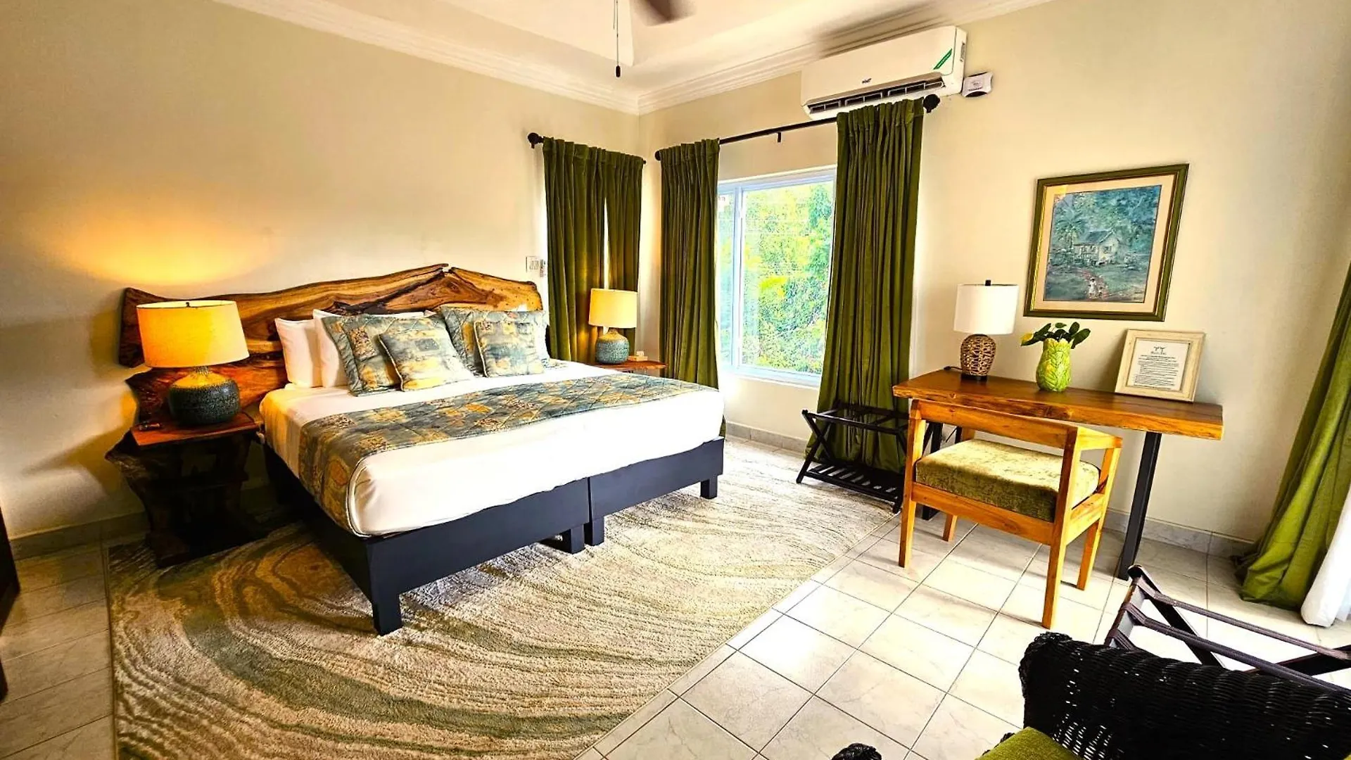 Mais Oui Villa Discovery Bay