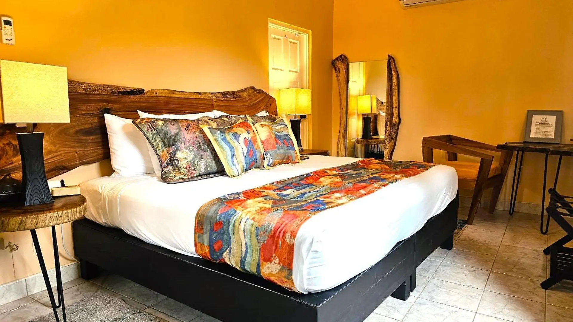 Mais Oui Villa Discovery Bay