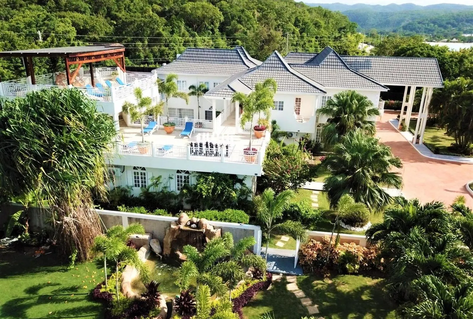 Mais Oui Villa Discovery Bay