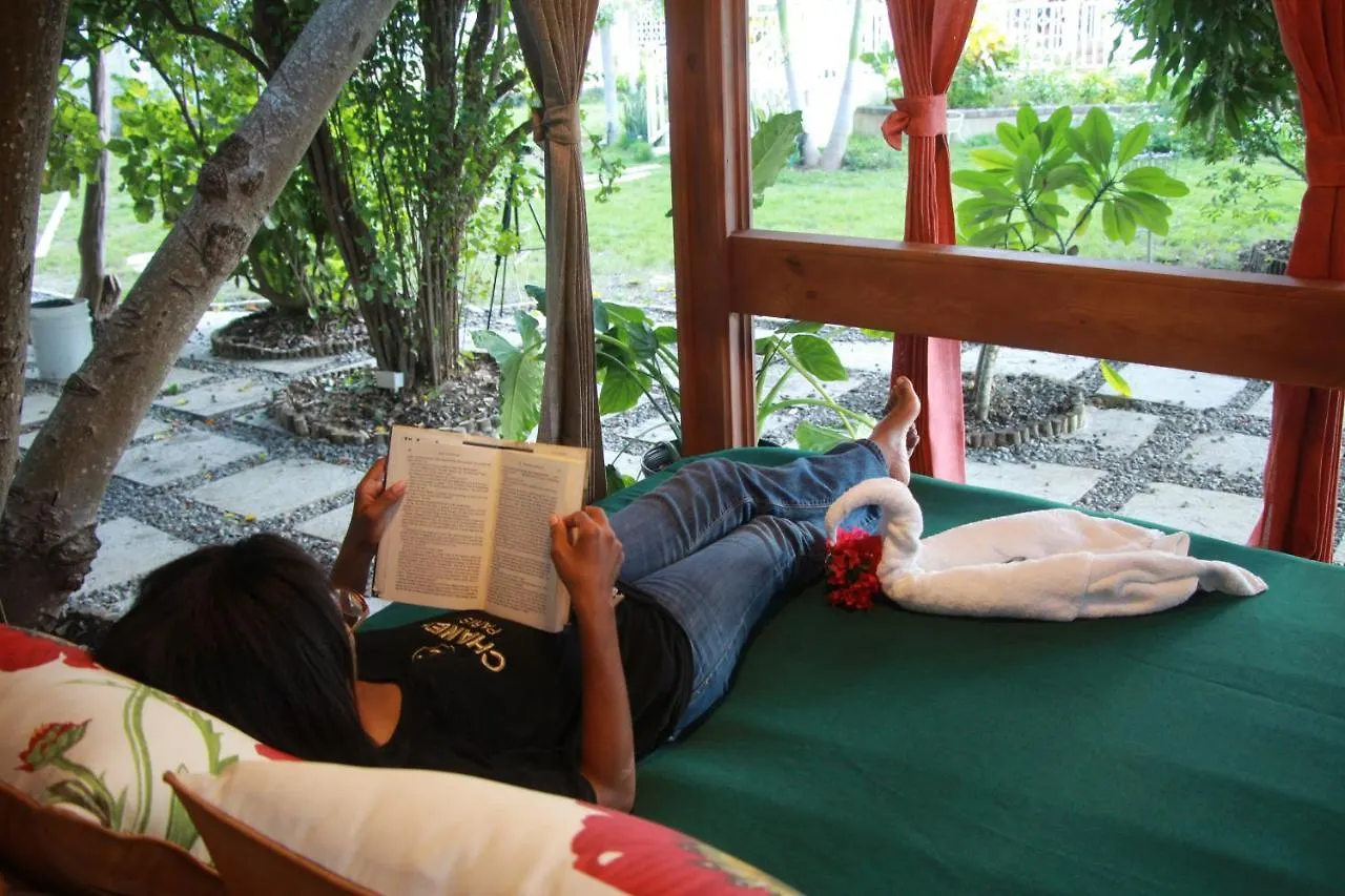Mais Oui Villa Discovery Bay 0*,  Jamaica