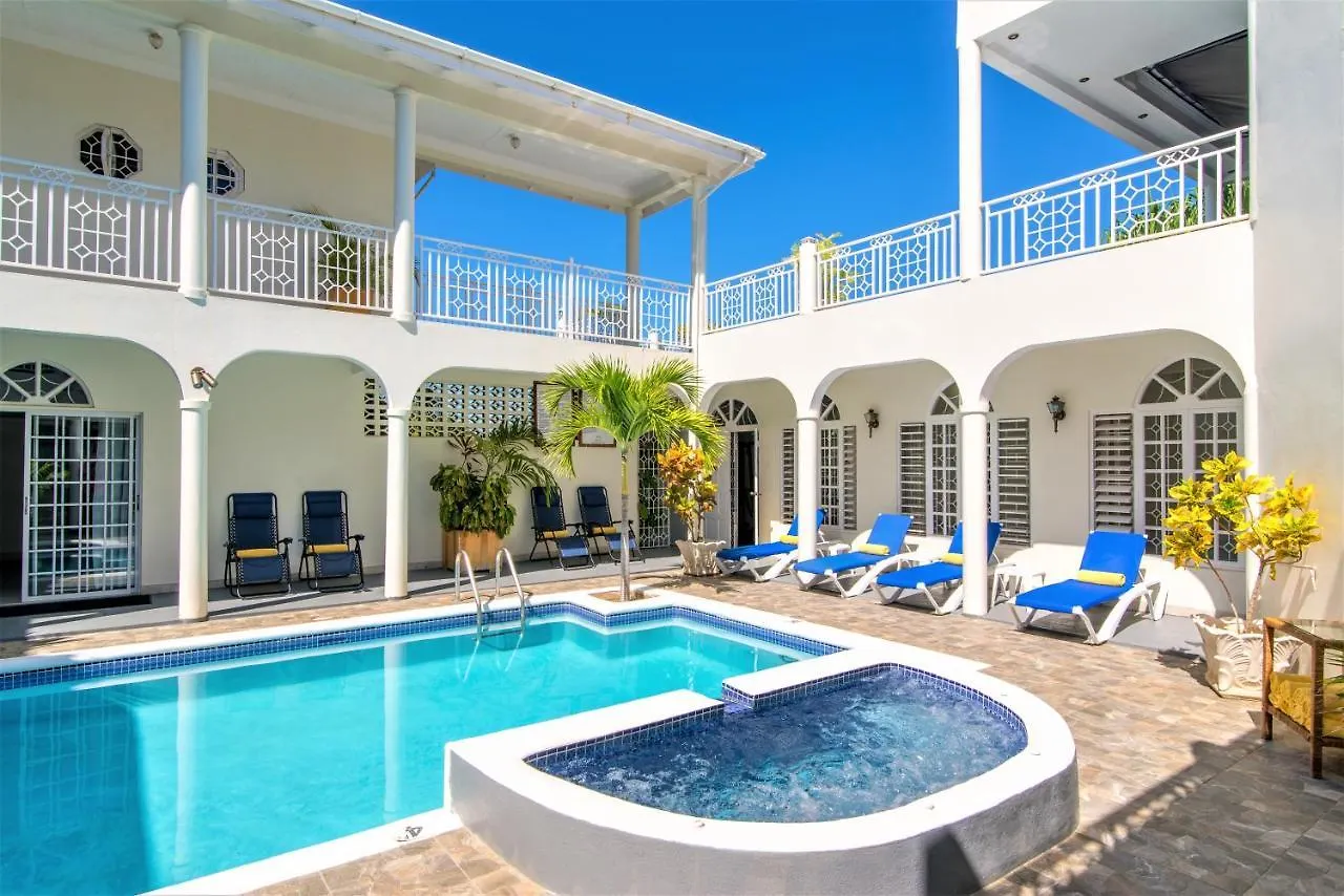 Mais Oui Villa Discovery Bay