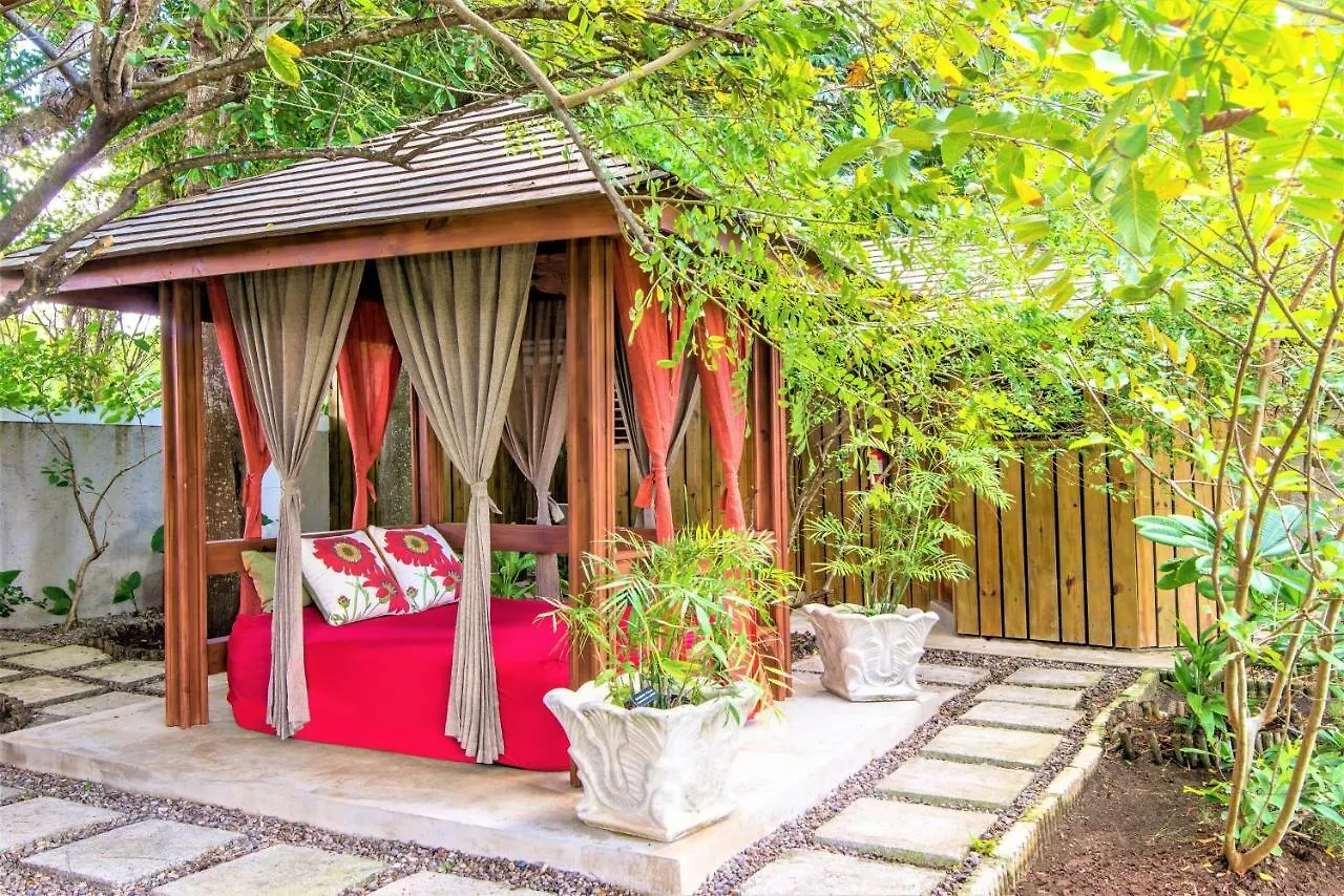 Mais Oui Villa Discovery Bay