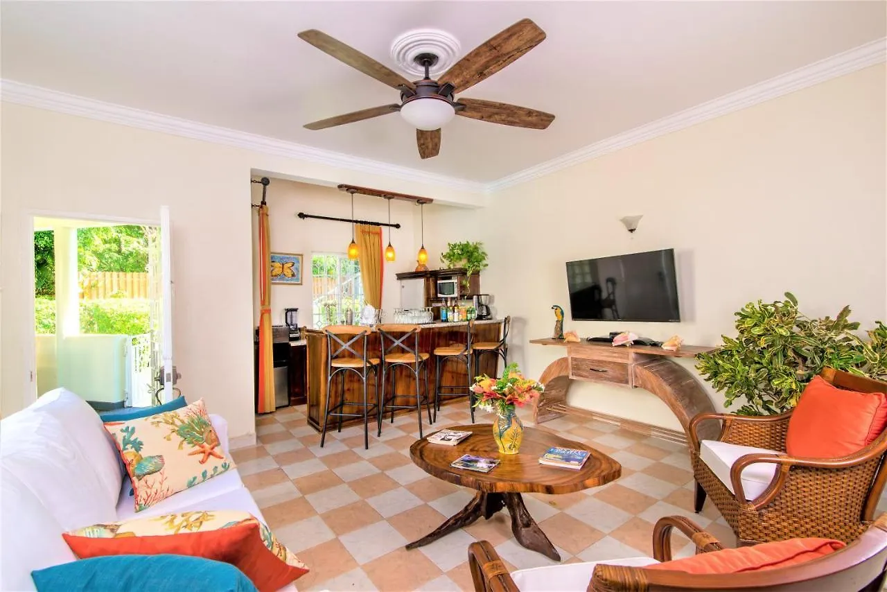 Mais Oui Villa Discovery Bay